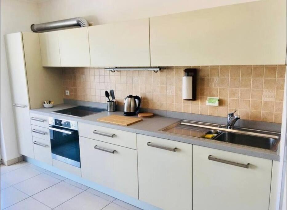 Comfortable 2 Bedrooms Near Train Station Apartamento
